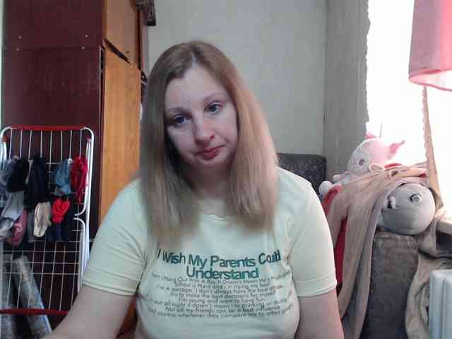 BustyBlondy webcam