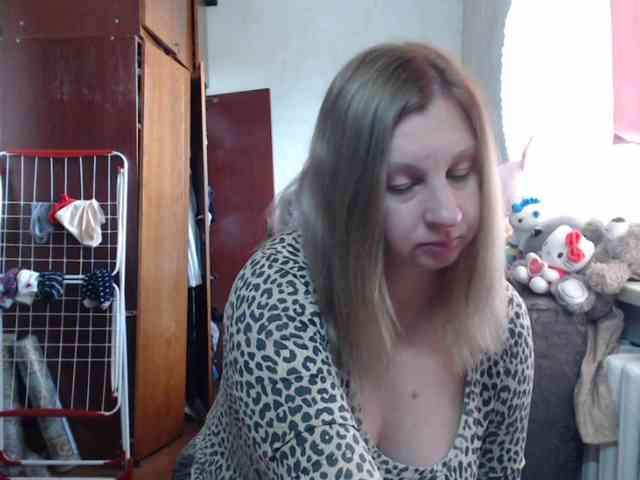 BustyBlondy webcam