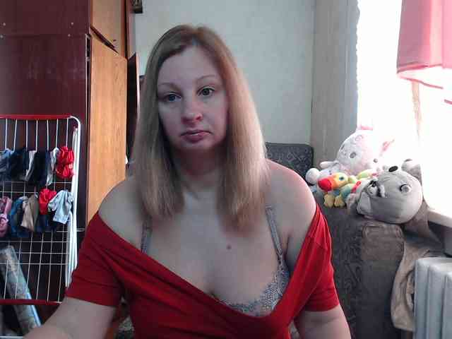 BustyBlondy webcam