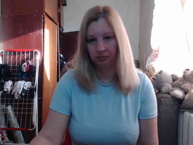 BustyBlondy webcam