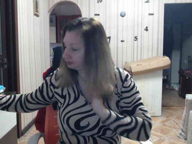 BustyBlondy