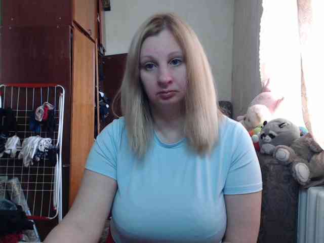 BustyBlondy webcam