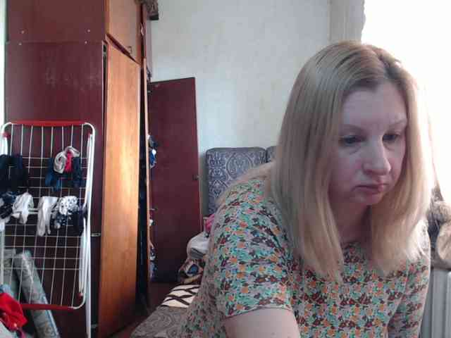 BustyBlondy webcam