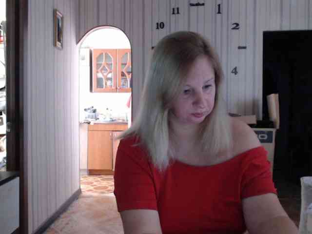 BustyBlondy
