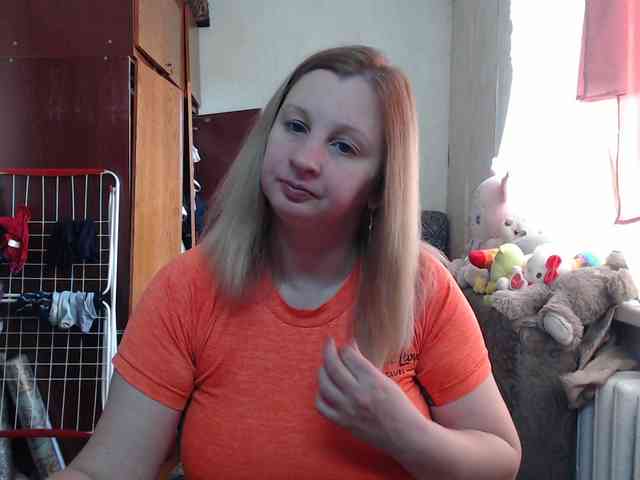 BustyBlondy webcam