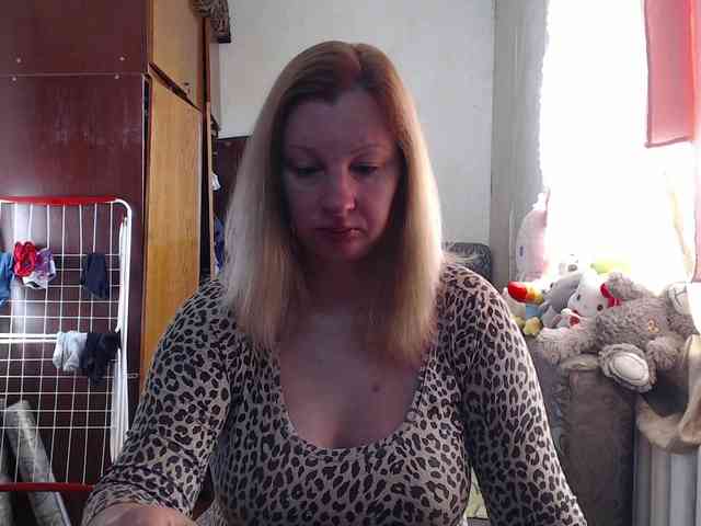 BustyBlondy webcam