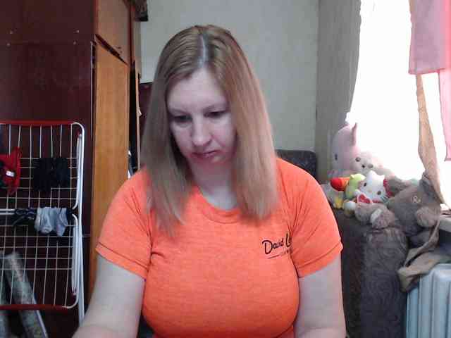 BustyBlondy webcam