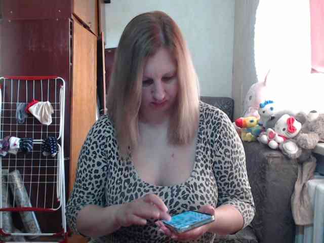 BustyBlondy webcam