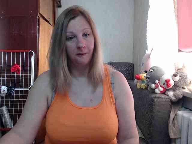 BustyBlondy webcam