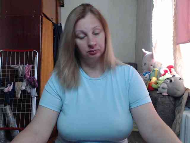 BustyBlondy webcam