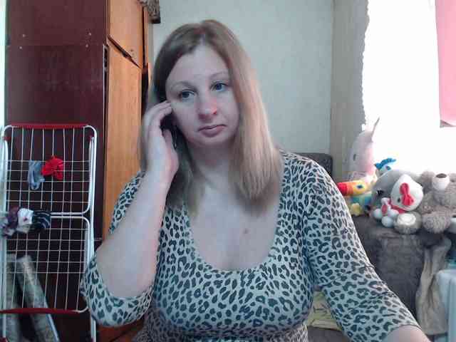 BustyBlondy webcam