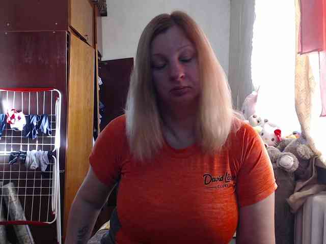 BustyBlondy webcam