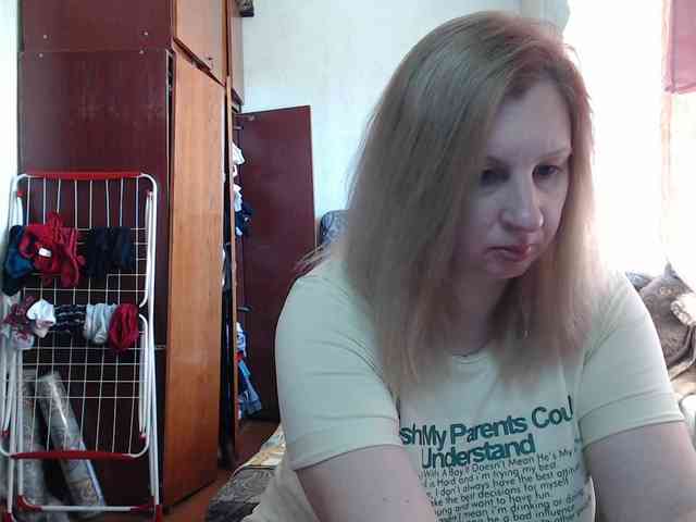 BustyBlondy webcam