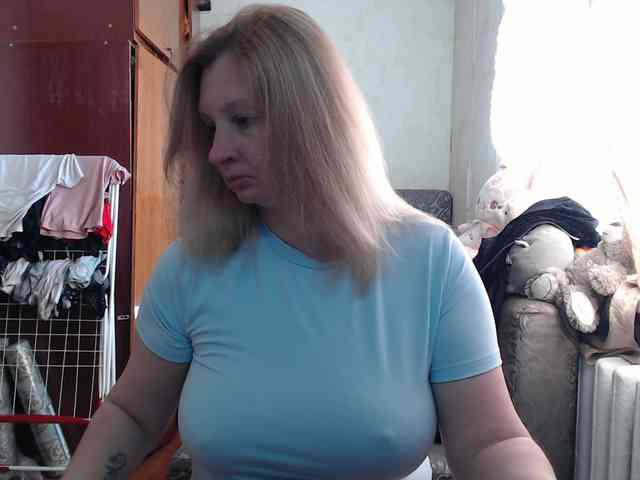 BustyBlondy webcam
