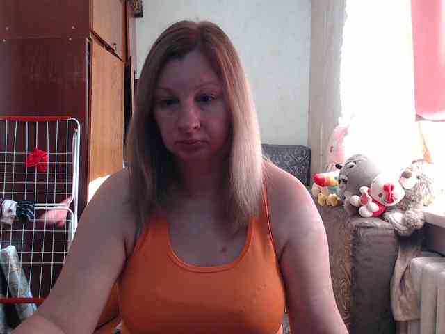 BustyBlondy webcam