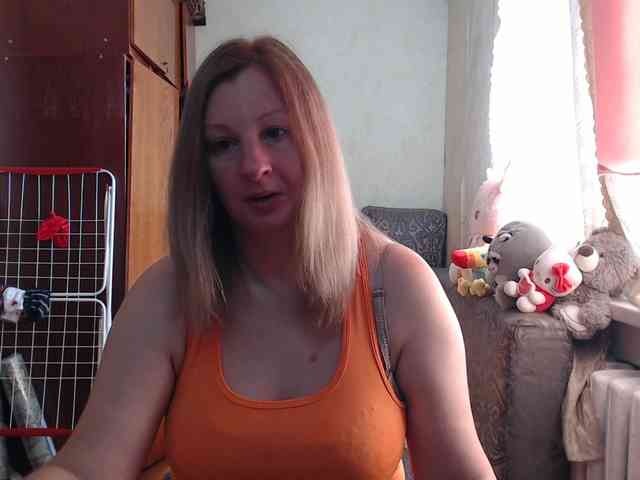 BustyBlondy webcam