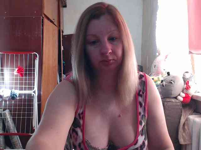 BustyBlondy webcam