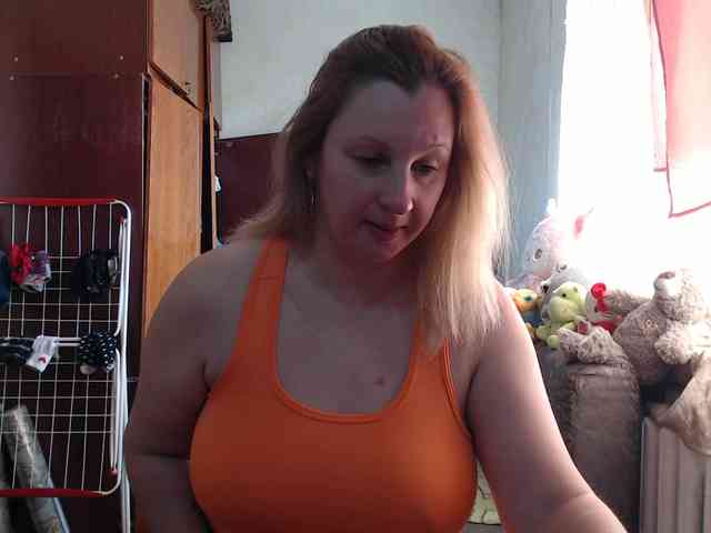 BustyBlondy webcam