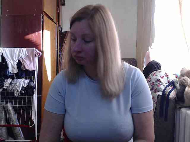 BustyBlondy webcam