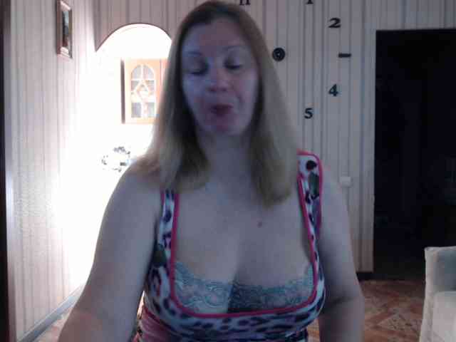 BustyBlondy