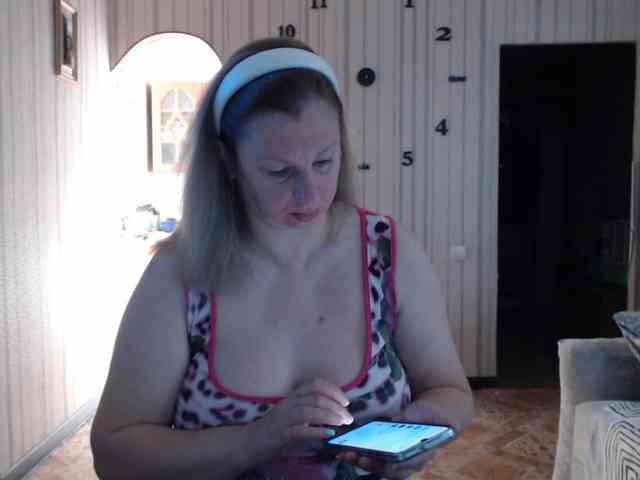 BustyBlondy webcam