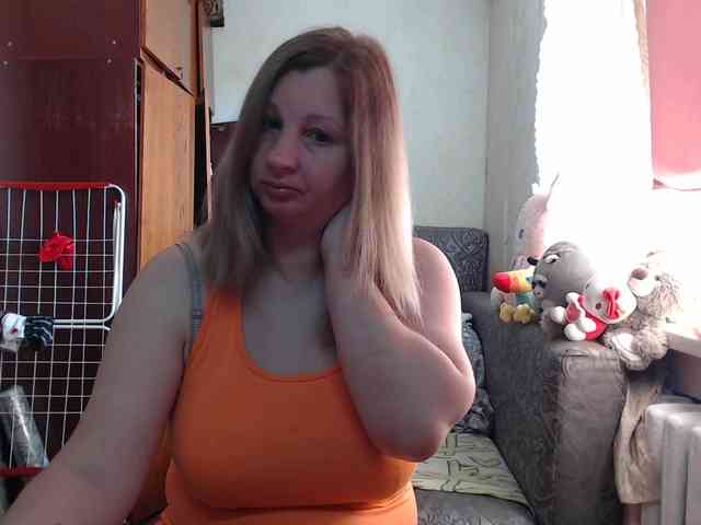 BustyBlondy webcam