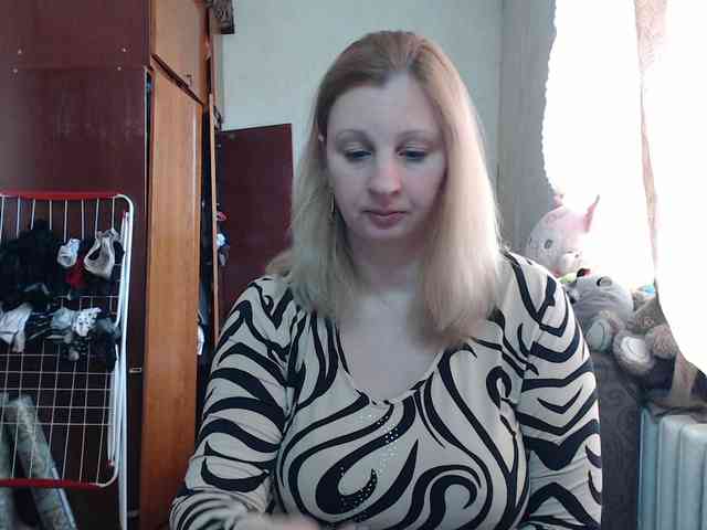 BustyBlondy webcam