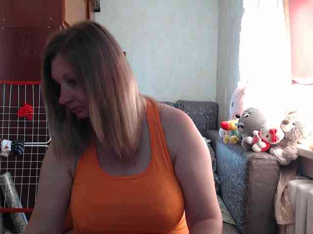BustyBlondy webcam