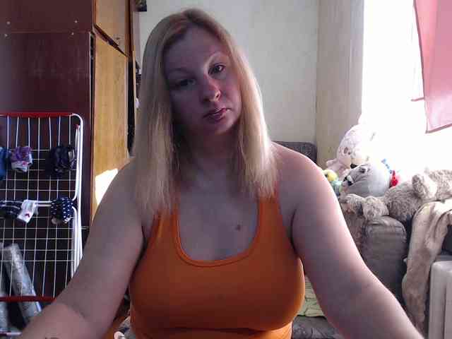 BustyBlondy webcam