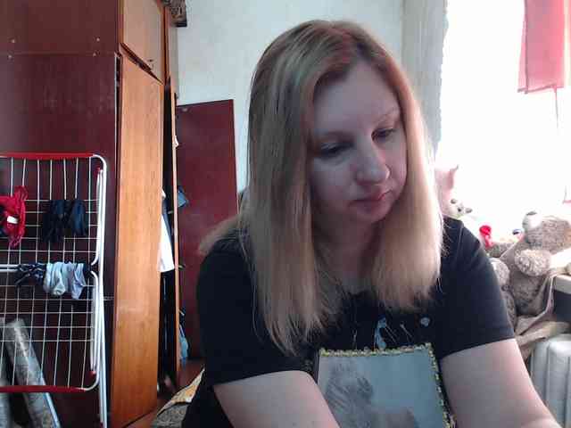 BustyBlondy webcam