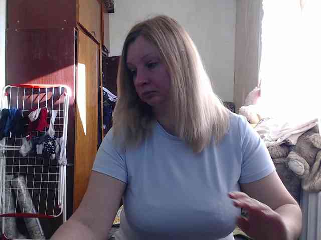 BustyBlondy webcam