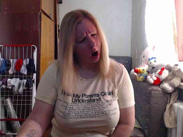 BustyBlondy webcam