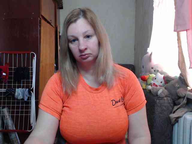 BustyBlondy webcam