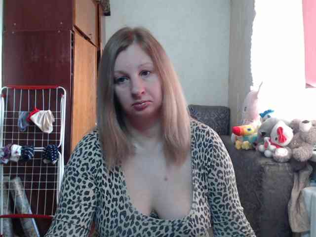 BustyBlondy webcam