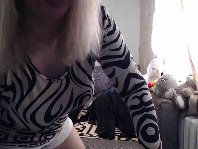 BustyBlondy webcam