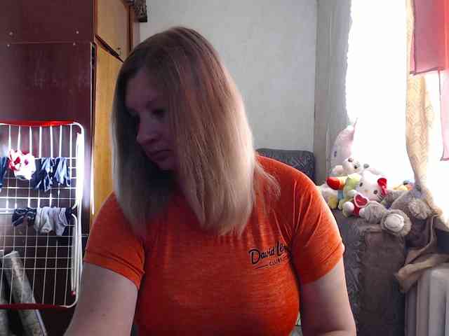 BustyBlondy