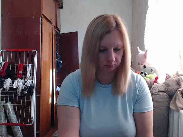 BustyBlondy webcam