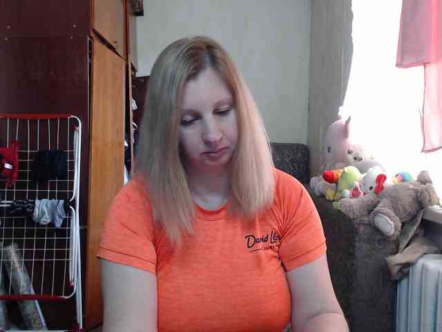 BustyBlondy webcam
