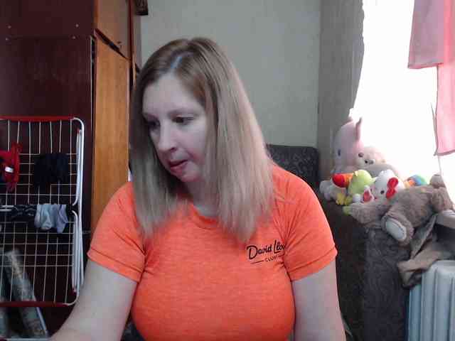 BustyBlondy webcam