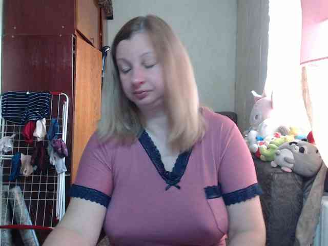 BustyBlondy webcam