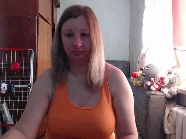 BustyBlondy webcam