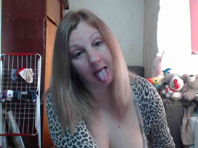 BustyBlondy webcam