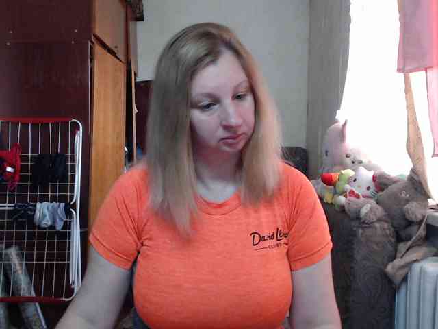 BustyBlondy webcam