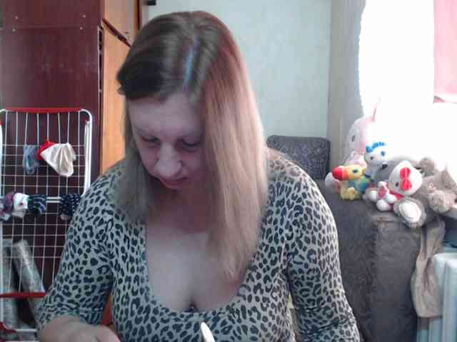 BustyBlondy webcam