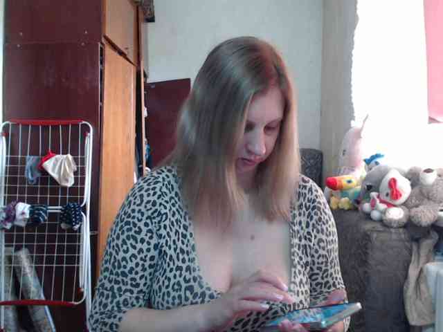 BustyBlondy webcam