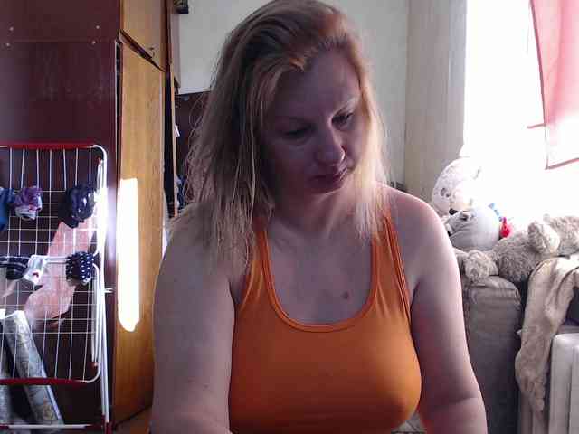 BustyBlondy webcam