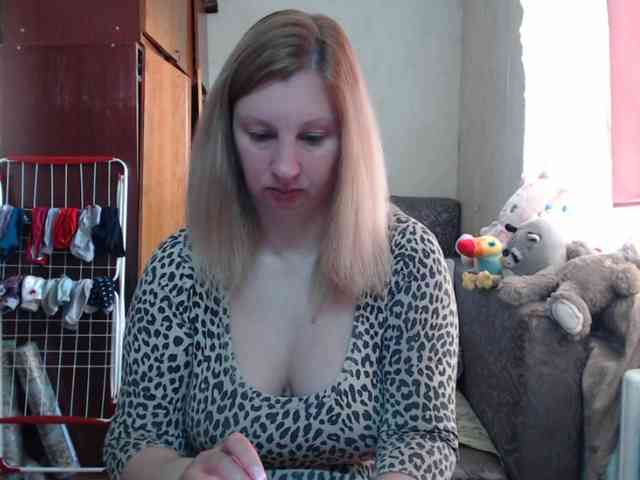 BustyBlondy webcam