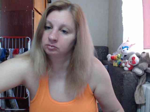 BustyBlondy webcam