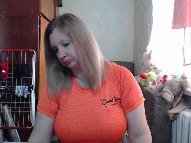 BustyBlondy webcam