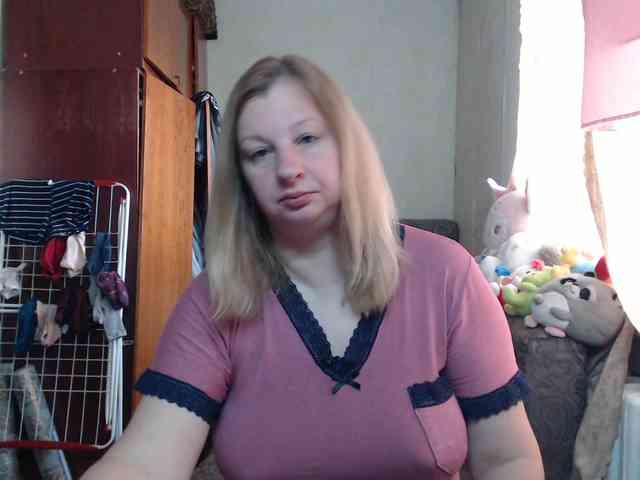 BustyBlondy webcam